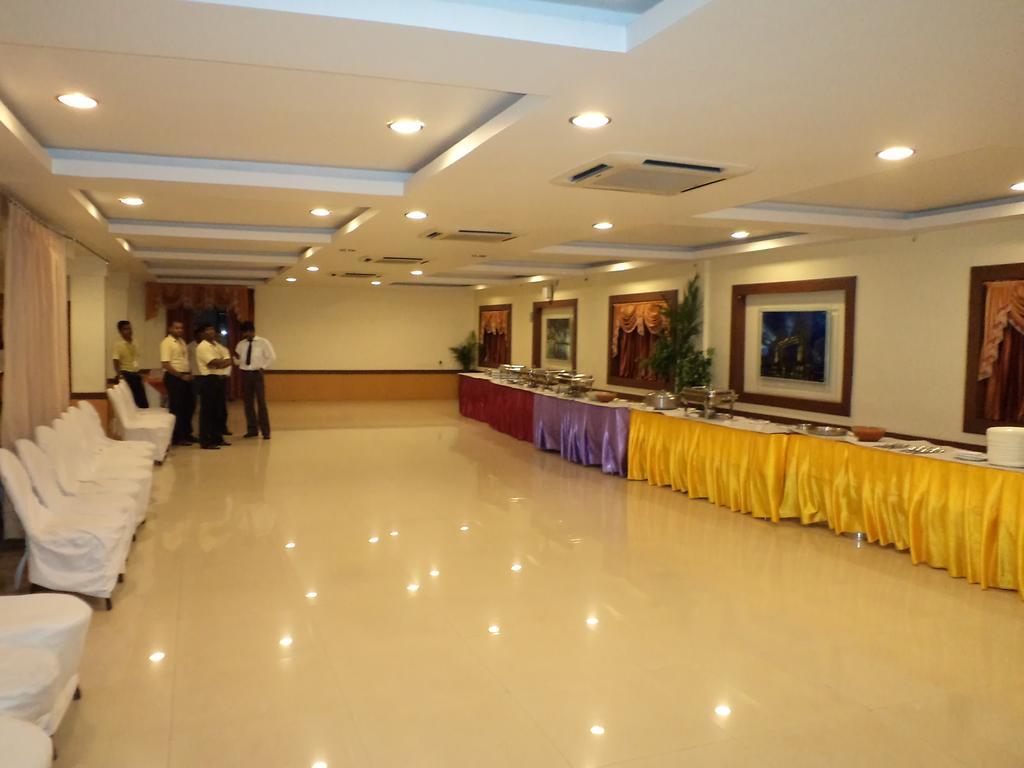 Hotel Royal Sathyam Tiruchirappalli Bagian luar foto