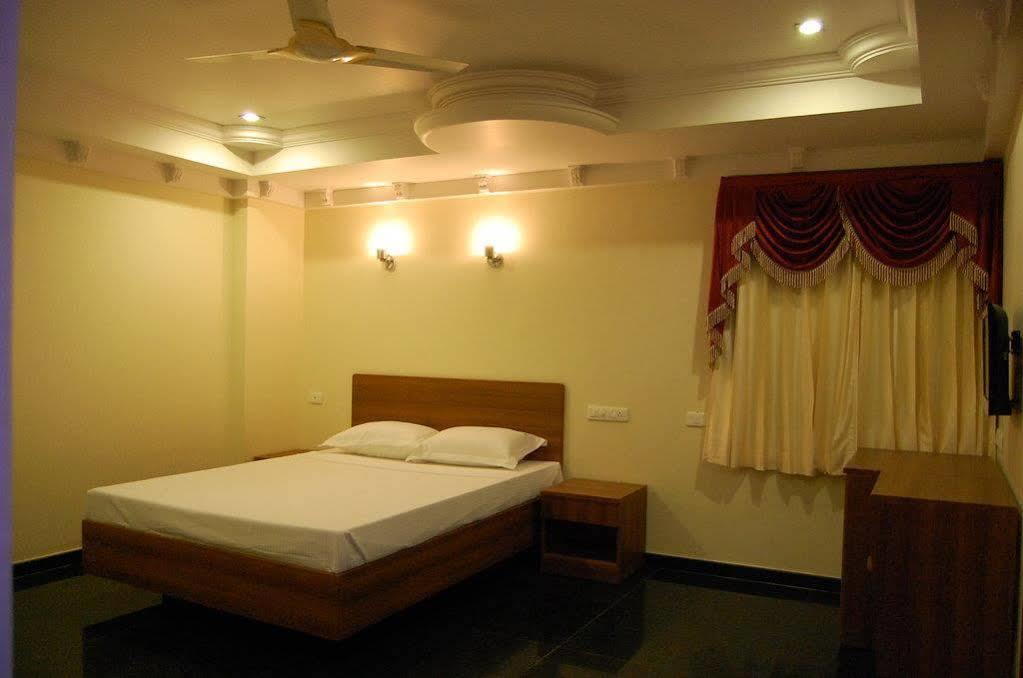 Hotel Royal Sathyam Tiruchirappalli Bagian luar foto