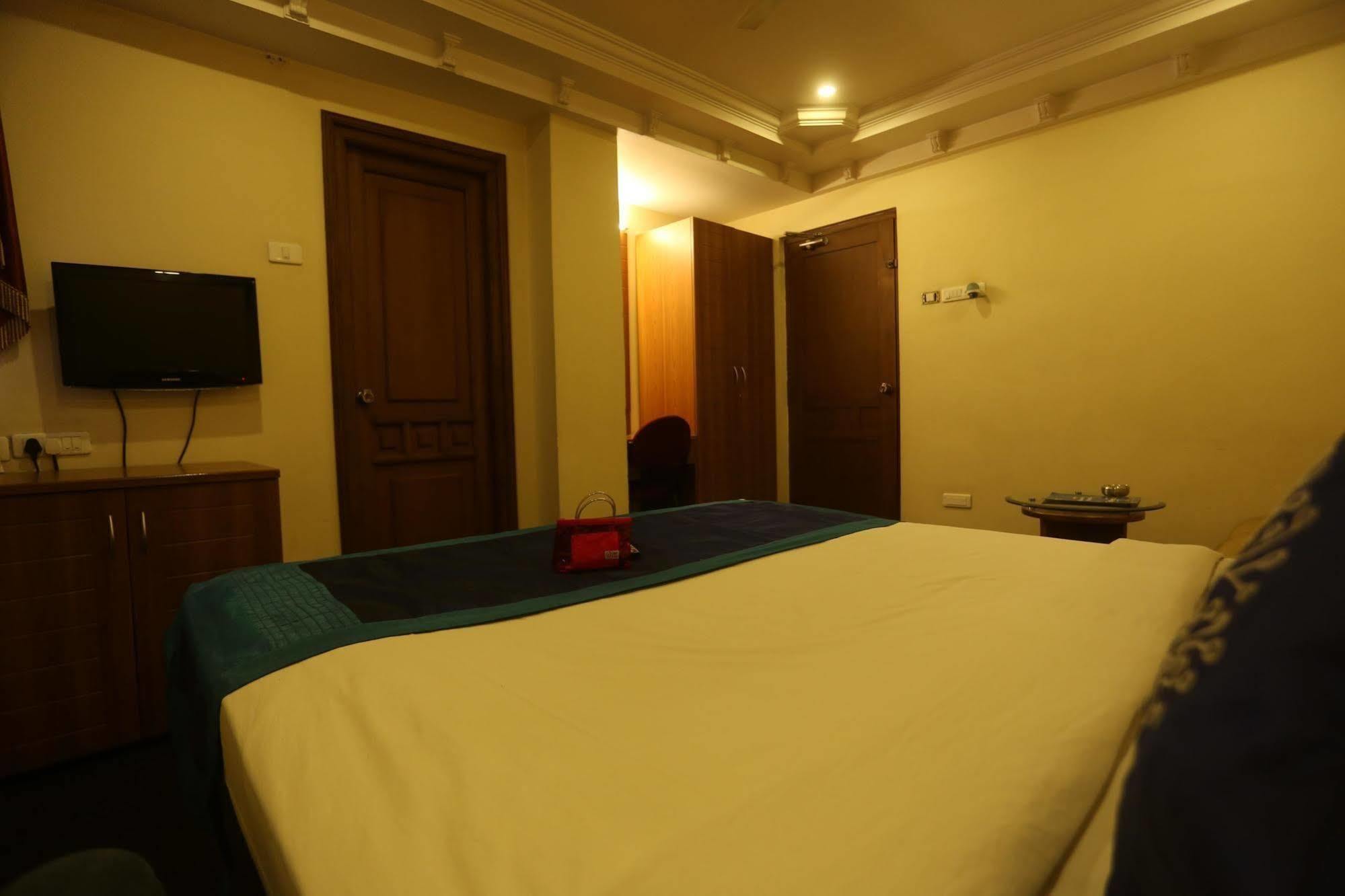 Hotel Royal Sathyam Tiruchirappalli Bagian luar foto